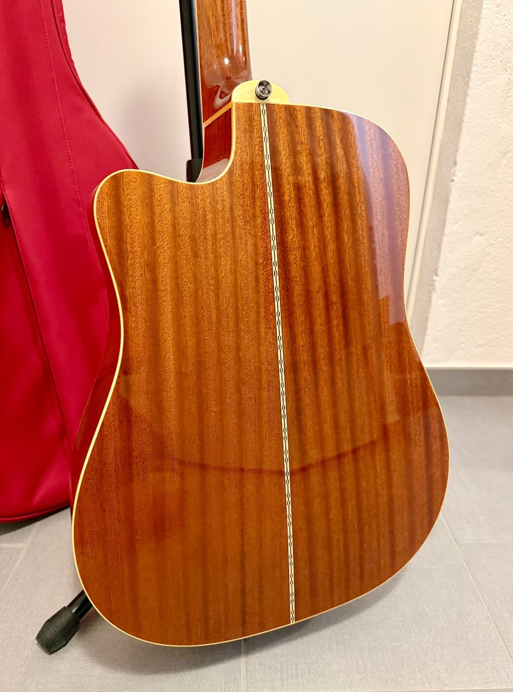 Strumenti musicali: Levinson LDC-25 - Dreadnought Cutaway – Usato da St-Séverin venduto da L_M_ 5