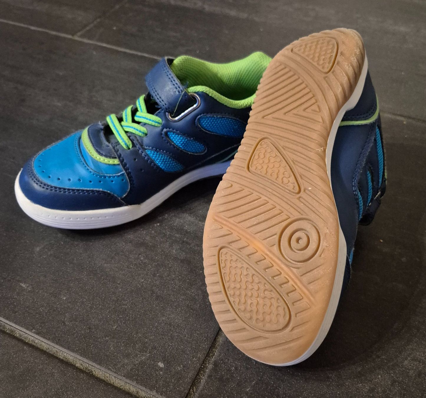 Scarpe per ragazzi: Hallenturnschuh Gr. 30 – Usato da Tscherlach venduto da aldi14 1