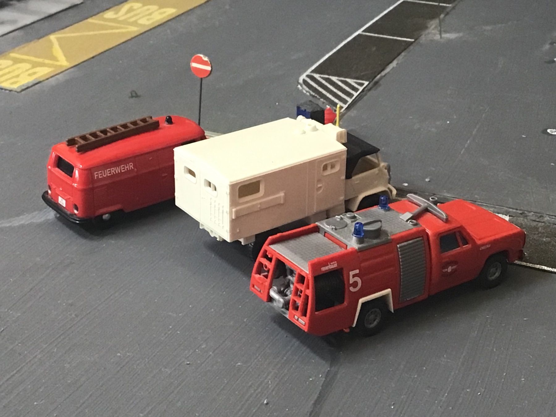 Modellini d'auto: CARSON 1:87 H0 MB,VW – Usato da Männedorf venduto da Spezial-Modelle 1