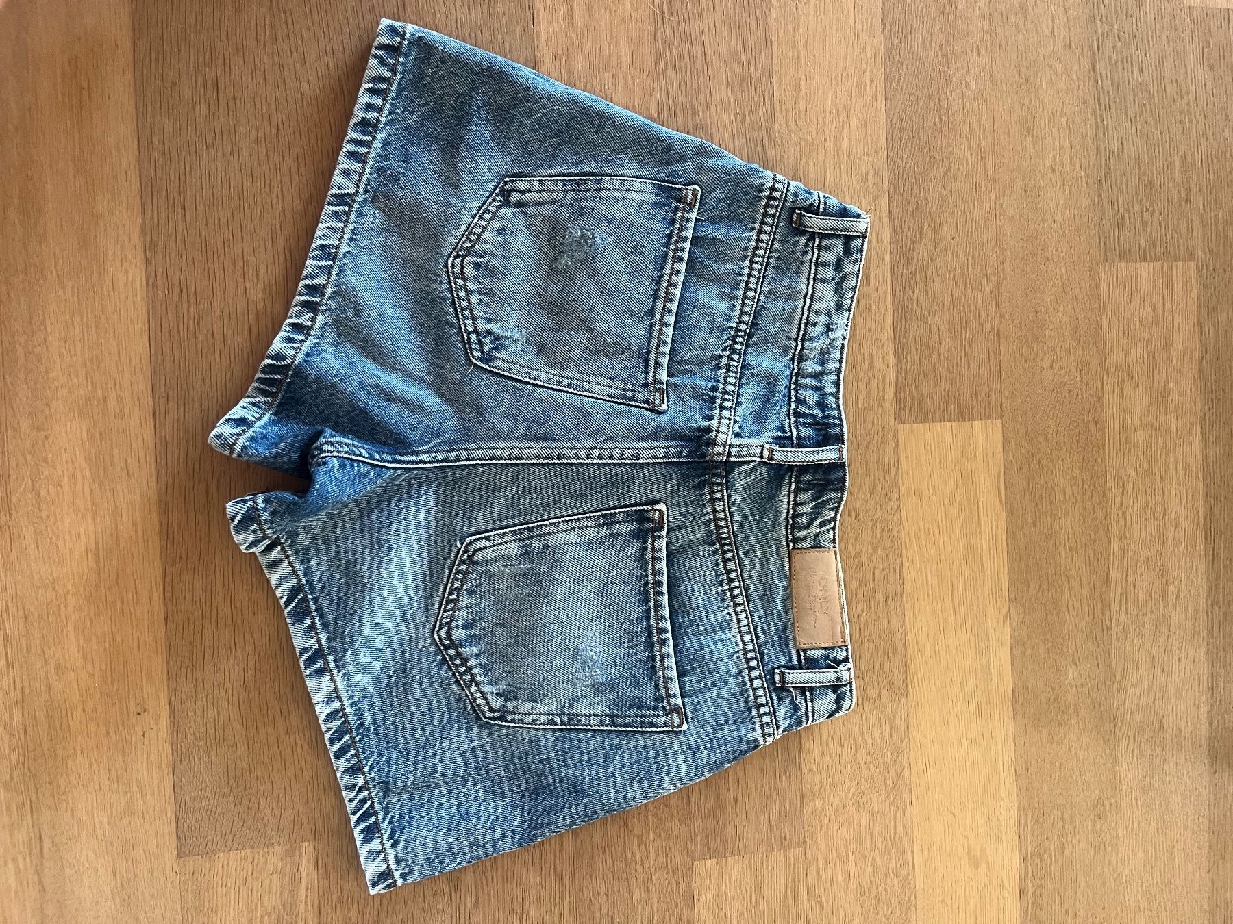 Only Jeans: Jeans Shorts ONLY – Gebraucht aus Laupen BE von lee_ym6v 4