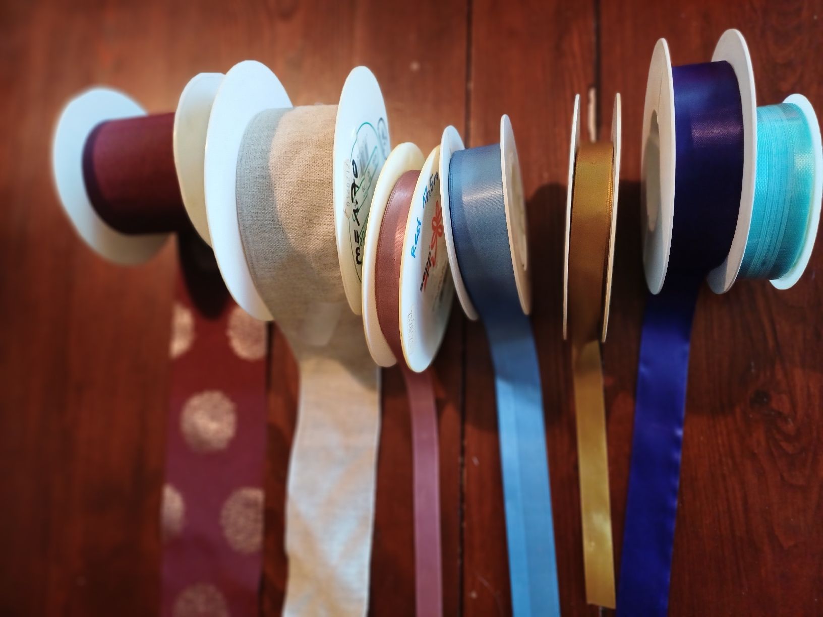 Nastri decorativi: 7 angefangene Geschenk oder Bastelbänder – Nuovo (secondo la descrizione) da Gächliwil venduto da lesidees