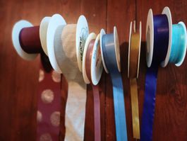 7 angefangene Geschenk oder Bastelbänder