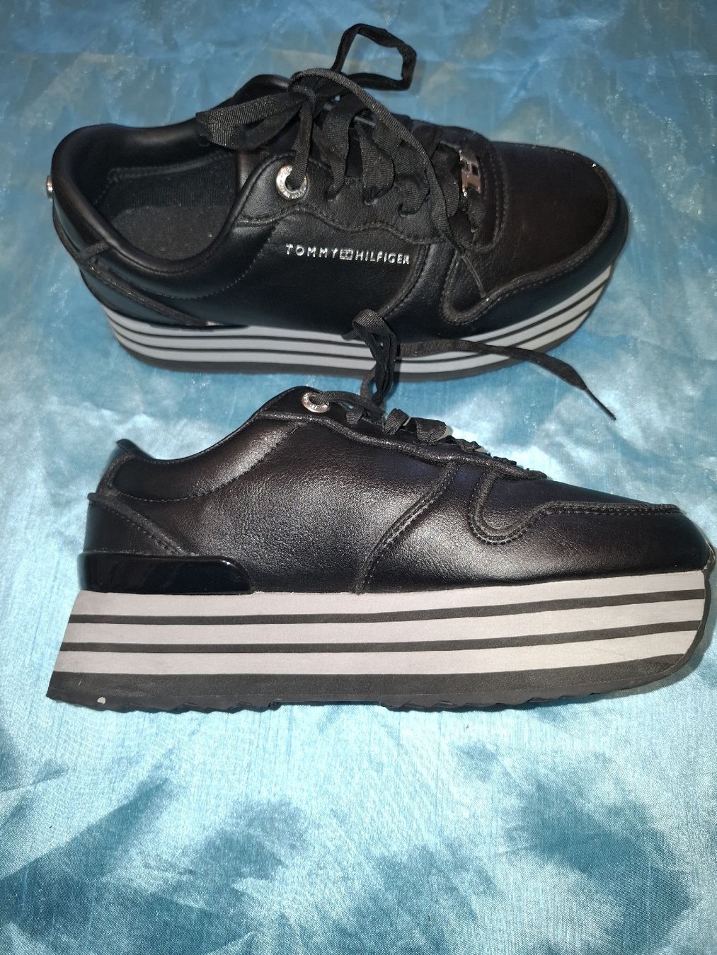 Tommy Hilfiger Damenschuhe: Baskets Plateforme Tommy Hilfiger Noires - Taille 36  – Neu (gemäss Beschreibung) aus Le Locle von QUALI-PRIX 2