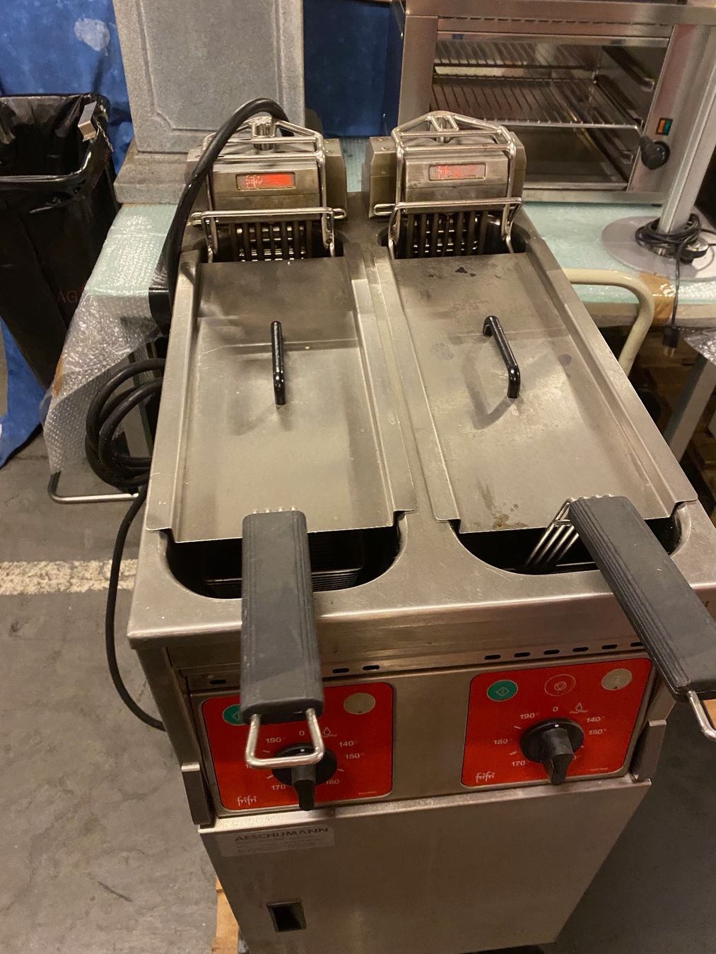 Frifri Appareils de cuisine: FriFri BASIC 422 Doppel-Fritteuse 400V – D'occasion à Bern par Baron010 3