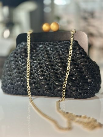 Chic Vintage Black Woven Evening Bag with Gold Chain 👜✨