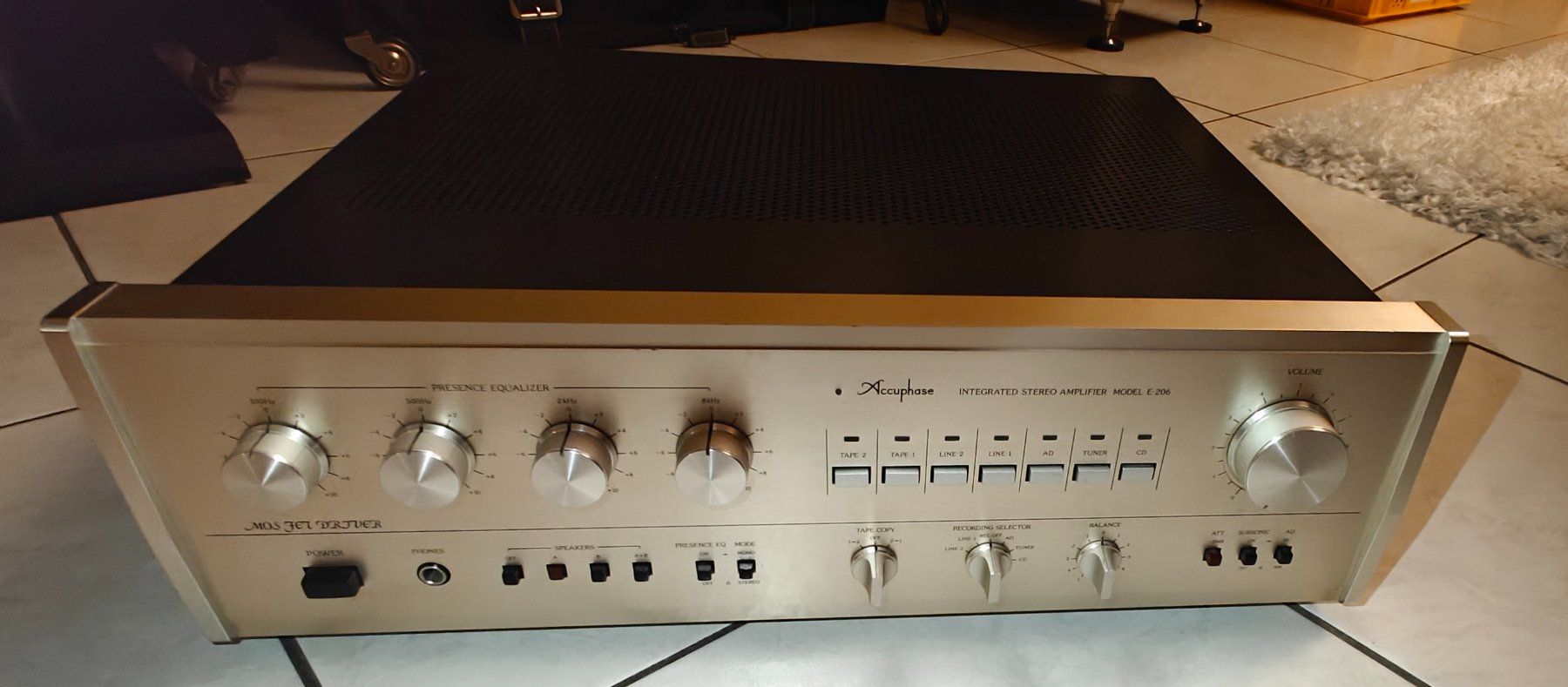 Accuphase Amplificatori: Accuphase E-206 - Hifi-Corner revidiert – Usato da Wallisellen venduto da amsee10