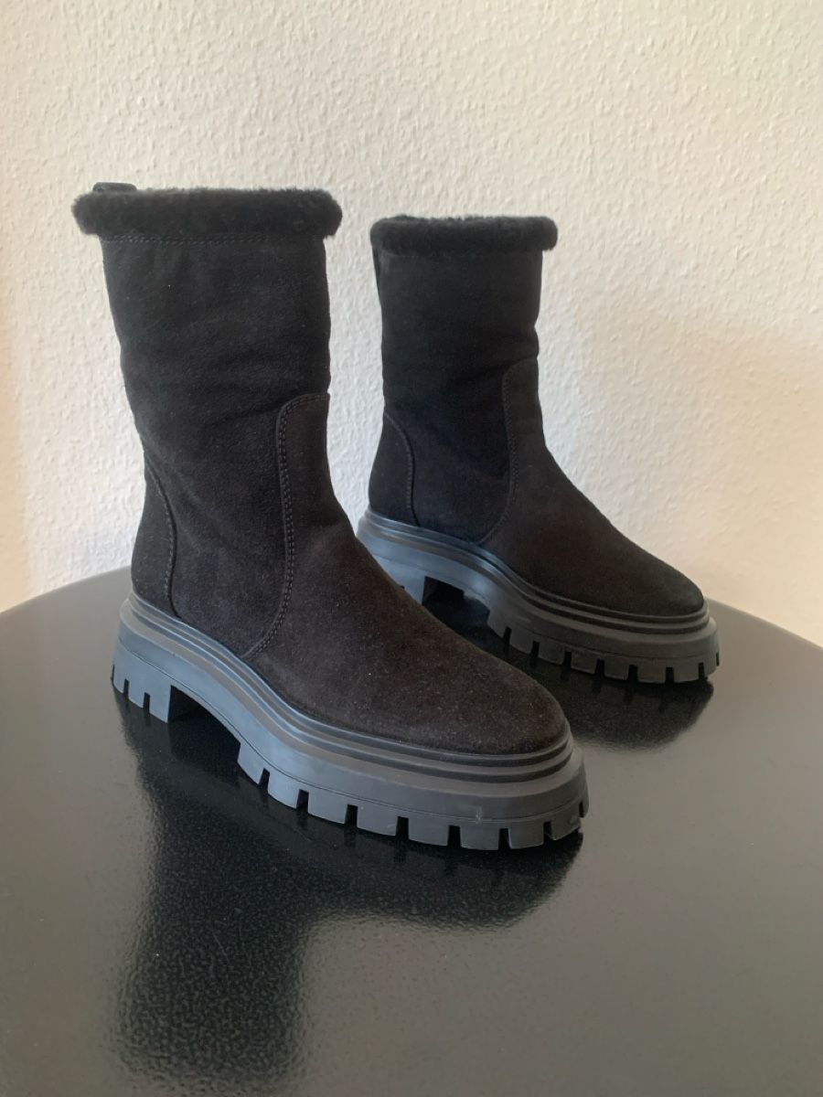 Stuart Weitzman Scarpe da donna: Stuart Weitzman: Exklusive Lammfell-Stiefel, 37, NP $700 – Nuovo (secondo la descrizione) da Luzern venduto da designluzern