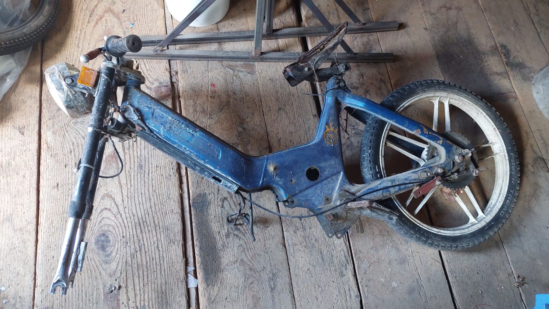 Puch Mofas: Cadre PUCH Maxi, avec carte grise & div. pcs – Defekt aus Charmey (Gruyère) von pat_72h9