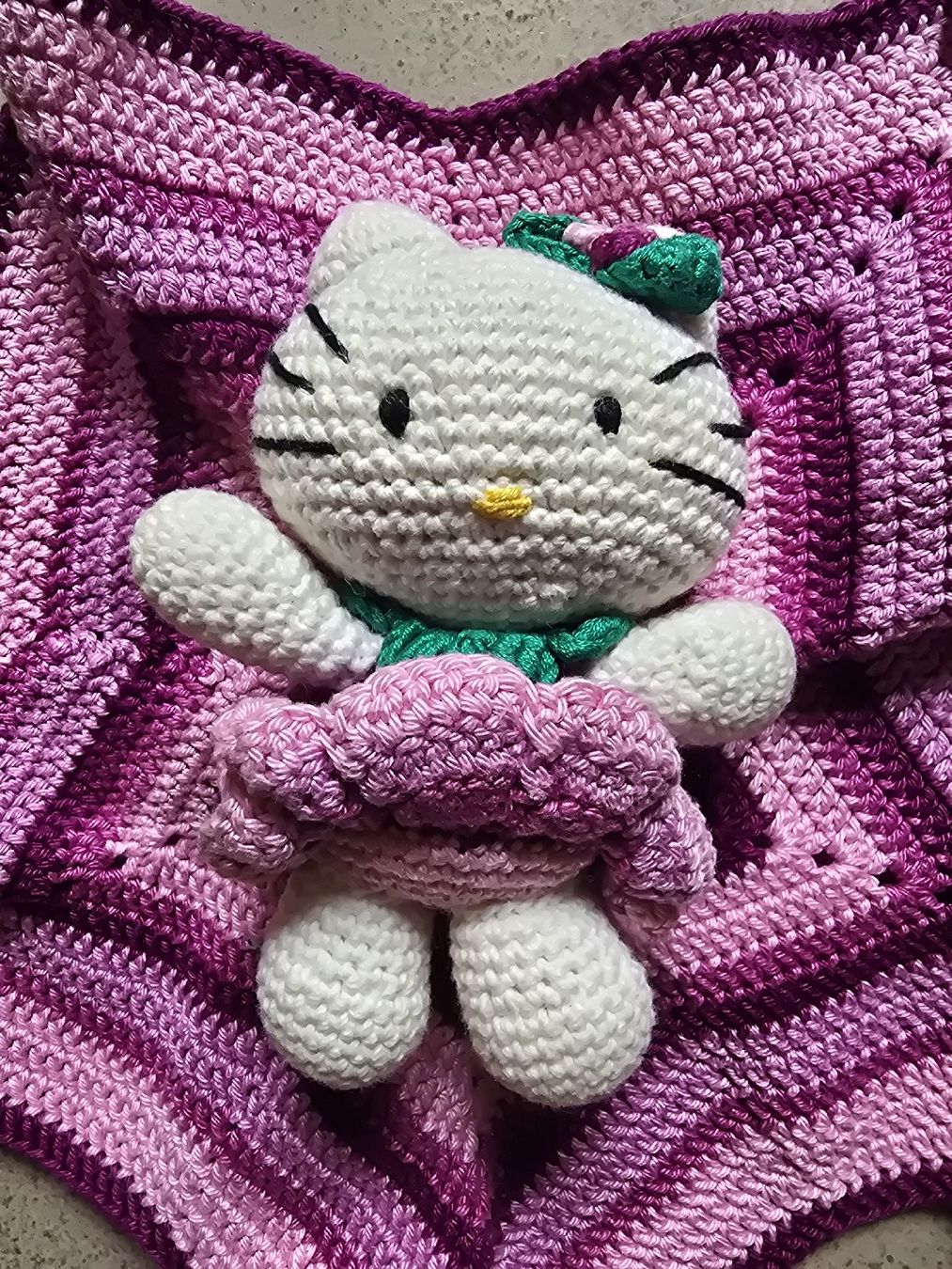 Hello Kitty Giocattoli: Hello Kitty Nuschi, Handarbeit, gehäkelt – Usato da Zürich venduto da Jackiieee88 1