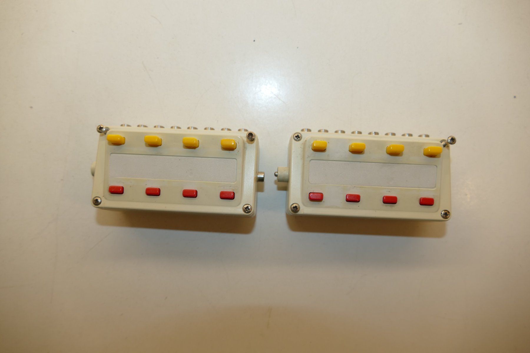 Märklin Modellini di ferrovie: Märklin H0: 2xSchaltpult – Usato da Niederhasli venduto da rail-duerst