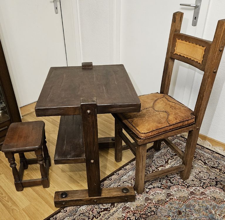 Antike Handwork masiv Holz set; Tisch, Stuhl, hocker. (Gebraucht) in ...