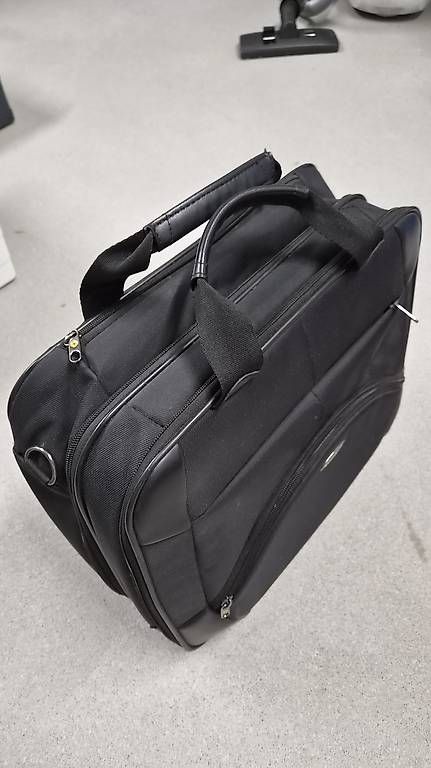 Borse: Laptop Tasche Samsonite – Usato da Liebefeld venduto da abb_p8zr 1