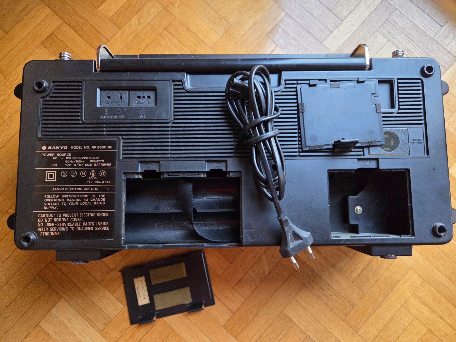 Sanyo Radio: Radio Sanyo 8880 UM – Usato da Canobbio venduto da Tuitt 2