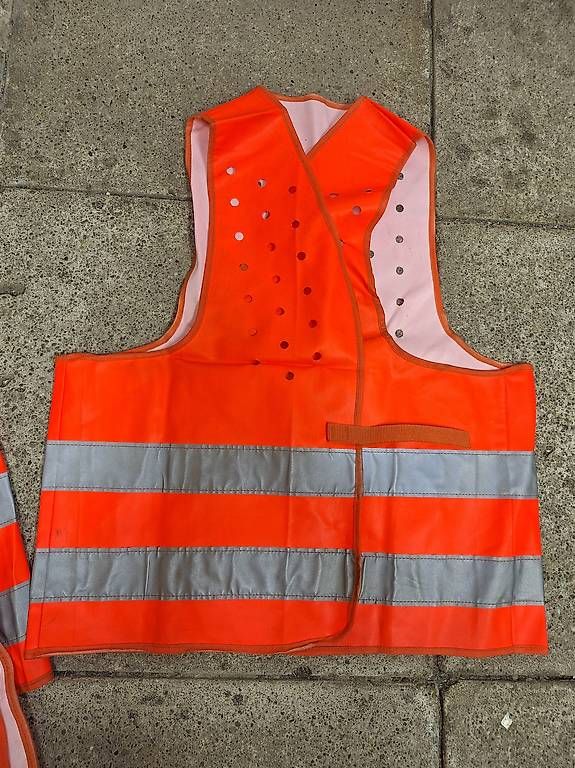 Gilet & Giacche: 6 Leuchtwesten / Sicherheitswesten – Usato da Niederglatt ZH venduto da Bobsli 1