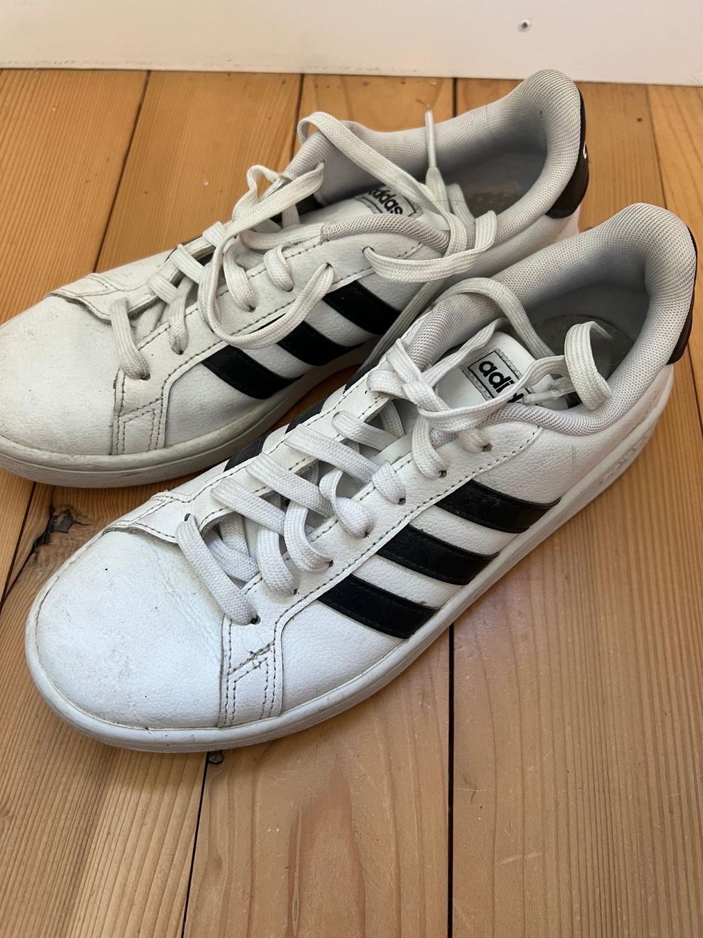 Adidas Chaussures hommes: Adidas Schuhe Grösse 40 – D'occasion à St Gallen par tho_r8jr