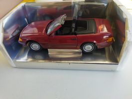 Mercedes-Benz 500 SL-32 rot Cabrio von Revell die Cast 1/18