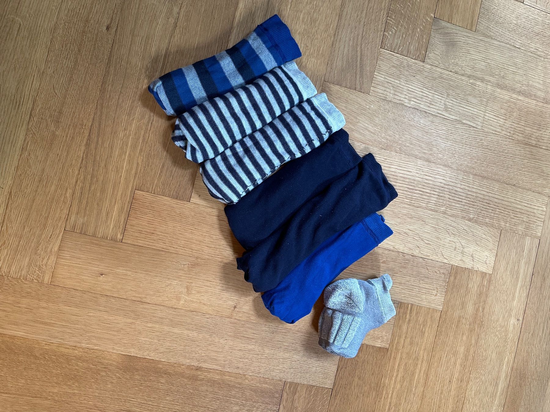 Chaussettes: Kniestrümpfe / SneakerSocken – D'occasion à Lenzburg par PriskaLui 1
