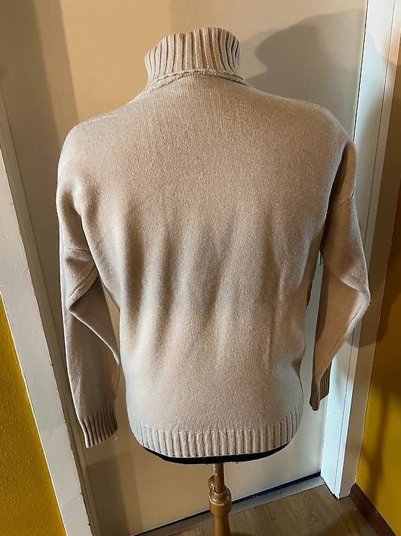 Maglioni & Felpe: Pull beige neuf jamais porté – Usato da Neuchâtel venduto da alexandrigor 1