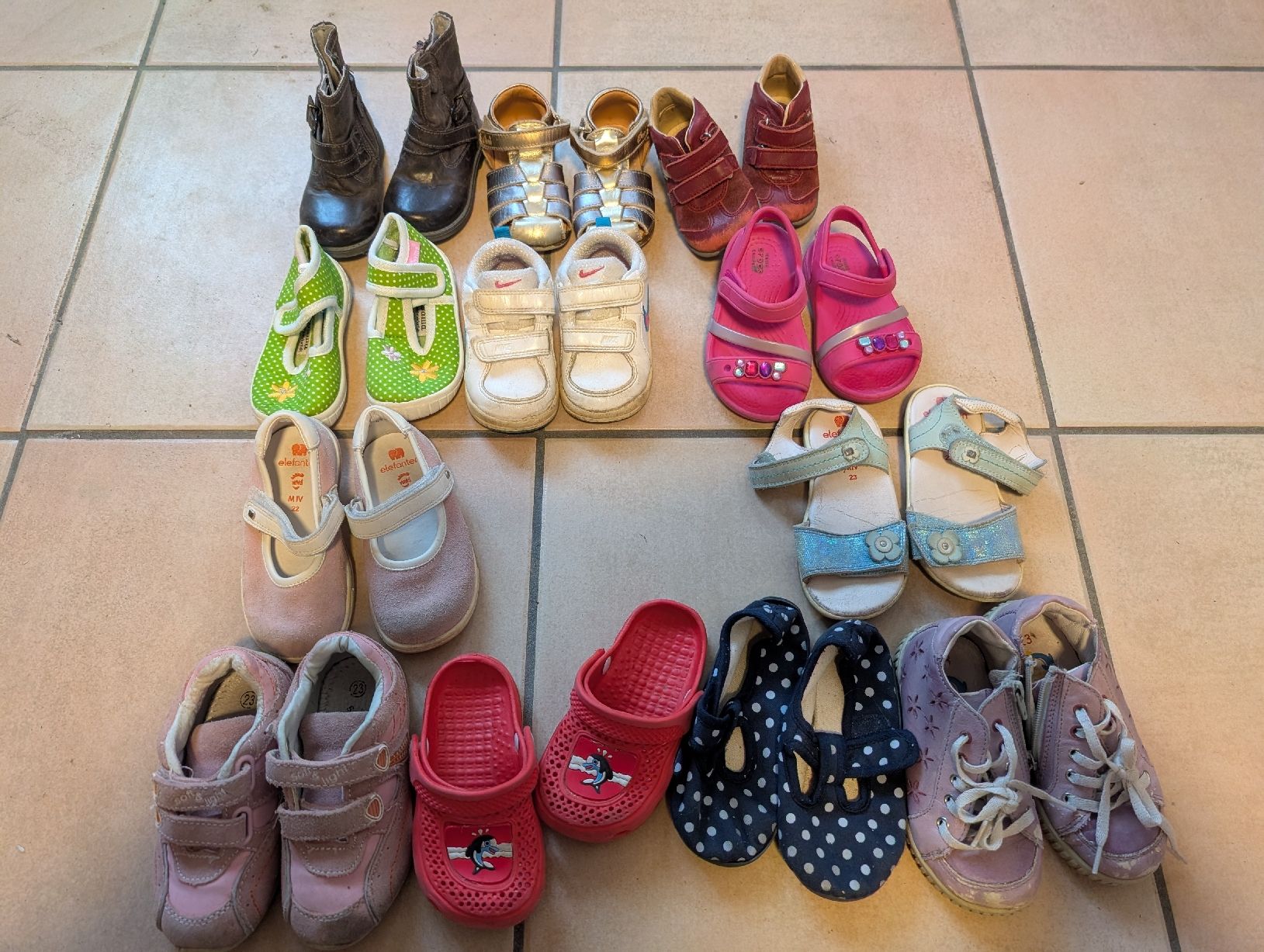 Scarpe per ragazze: Babyschuhe Gr. 20-23 – Usato da Wallisellen venduto da Hirshleifer