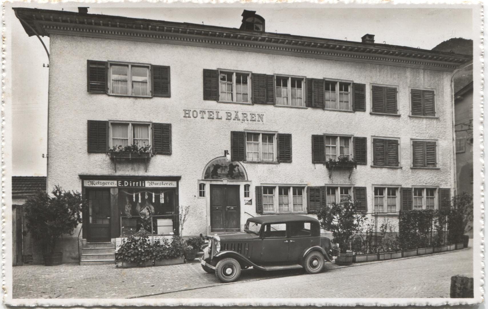 Cartoline postali: MOLLIS GL 1940 Hotel Bären mit Oldtimer-Auto – Usato da Rothrist venduto da Clanx