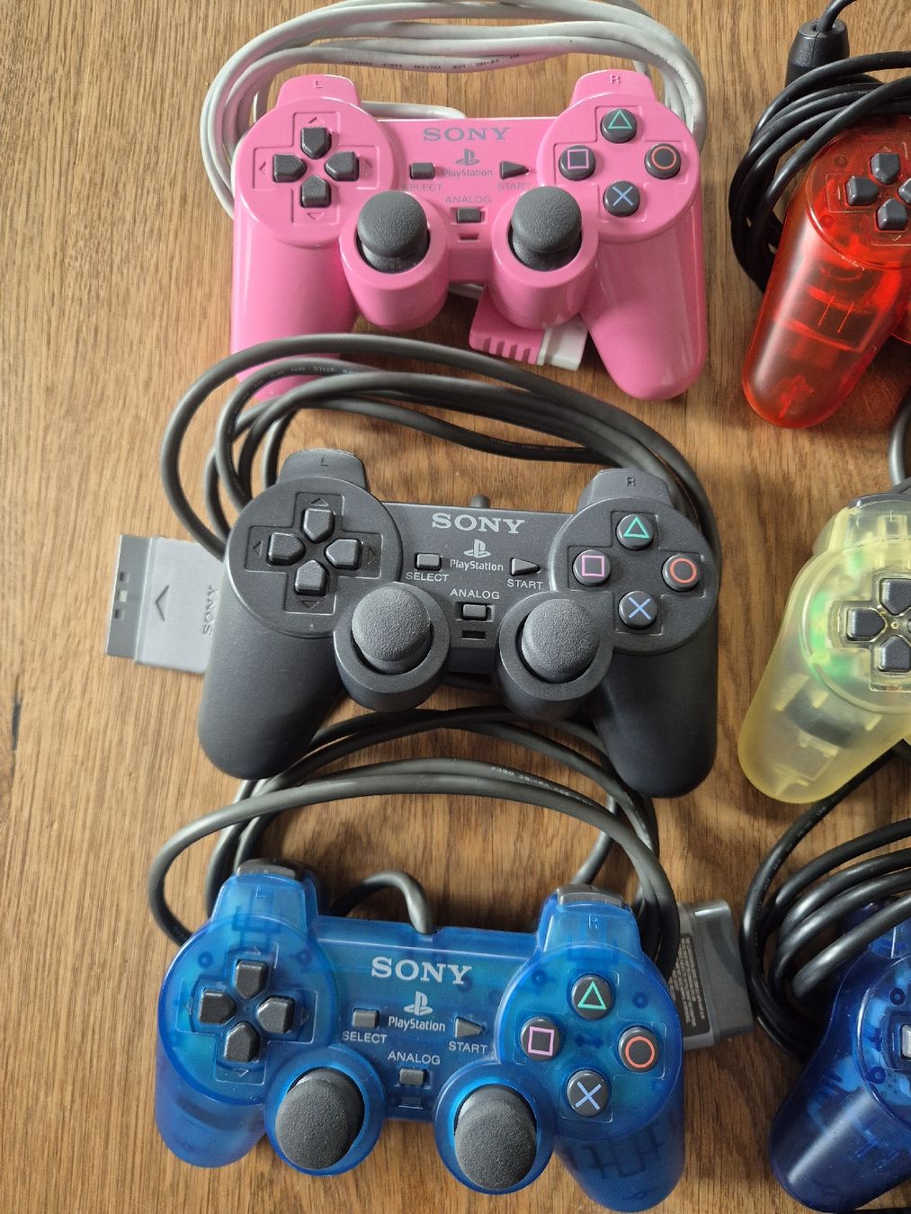 Sony Controller: 6x PS2/PS1 Controller 🎮 Tutti Farben,  – Usato da Gümligen venduto da kurt2591989 2