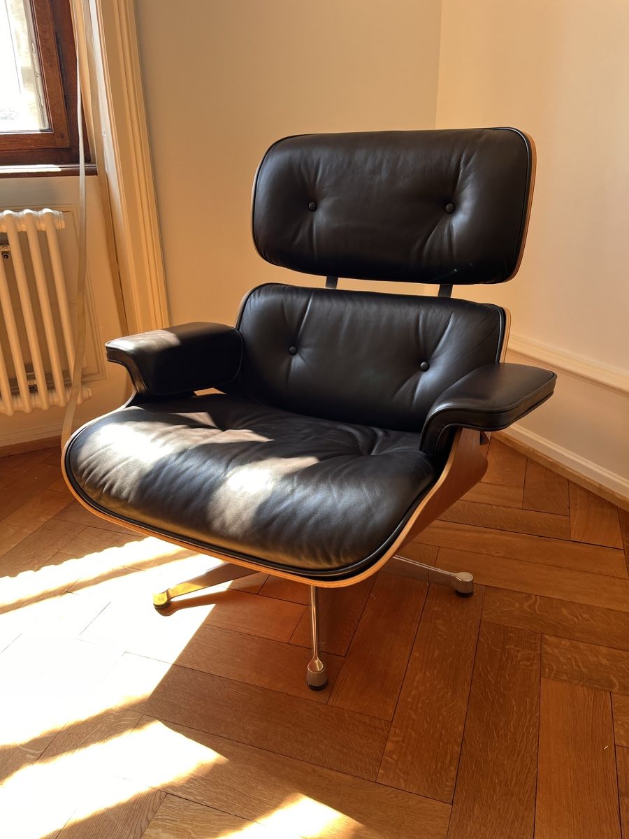 Vitra Fauteuils: Charles & Ray Eames Lounge Chair mit Ottoman – D'occasion à Basel par sha_7vmd 6