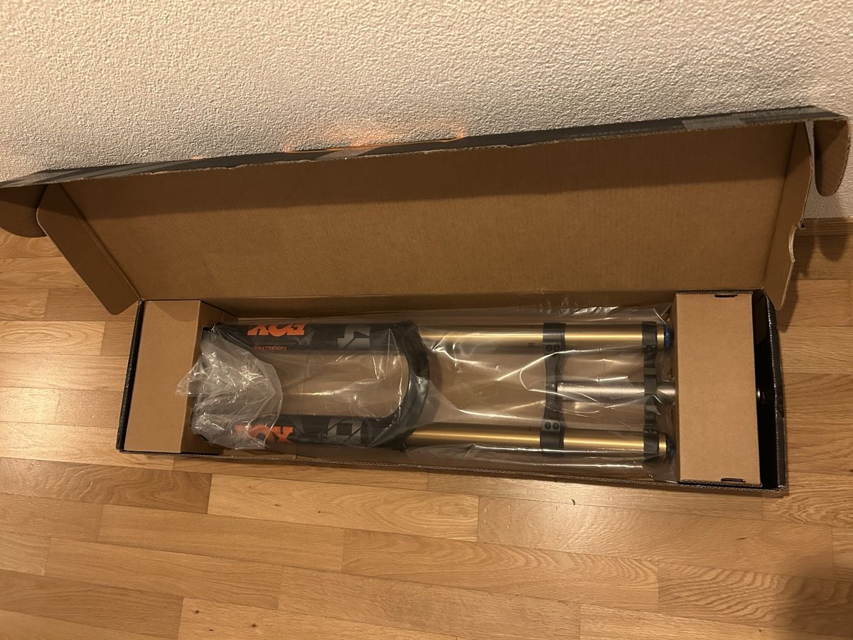 Fox Ersatzteile: FOX 40 Float Federgabel 27.5" 203mm - Neu & Original! – Neu und originalverpackt aus Meiringen von cor_lz6y 3