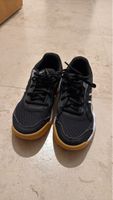 Hallenschuhe Asics schwarz weiss neuwertiger Zustand