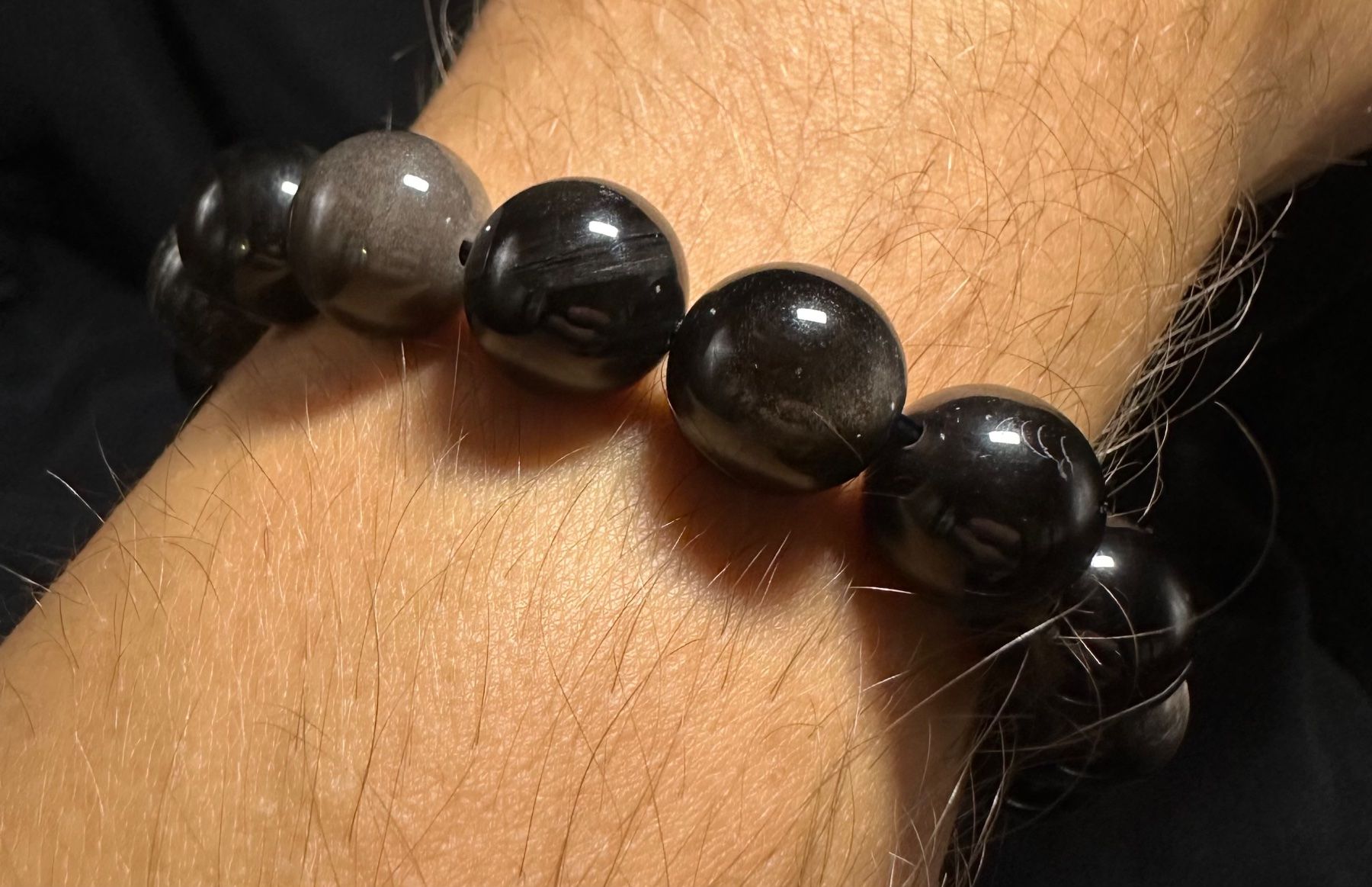 Mineralien & Heilsteine: 12mm Silber Obsidian Armband mit super intensivem Flash! – Neu und originalverpackt aus Männedorf von cab_cb8m 7