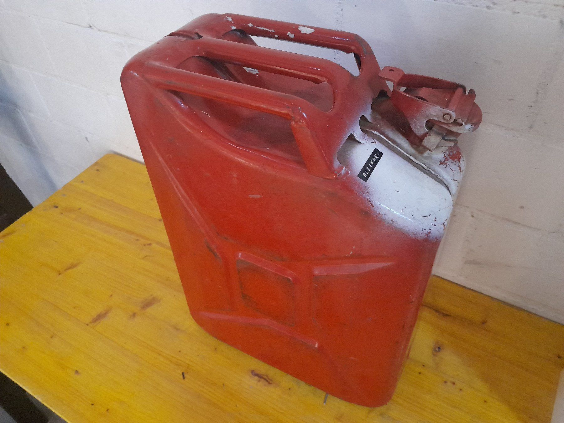 Taniche per benzina: Benzinkanister 20L (1979) – Usato da Zürich venduto da raphahello 3