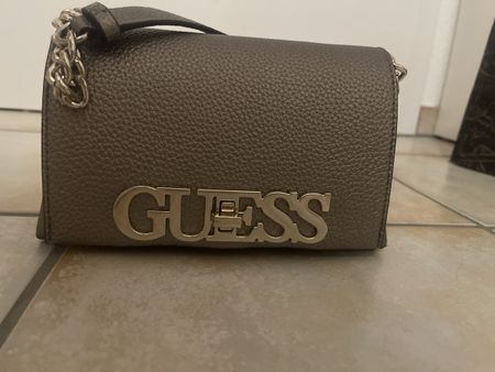 Handtasche GUESS grau kleine Kette guter Zustand