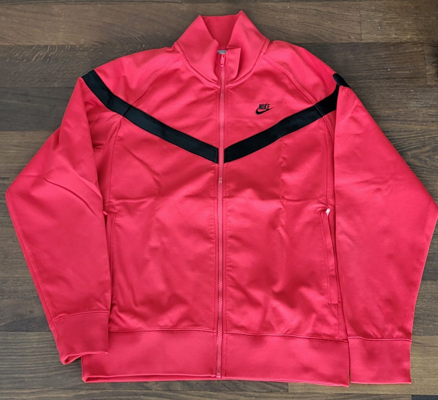 Nike Giacche: Nike Trainerjacke Eugene rot M/L – Nuovo (secondo la descrizione) da Unterseen venduto da rej_lnk9
