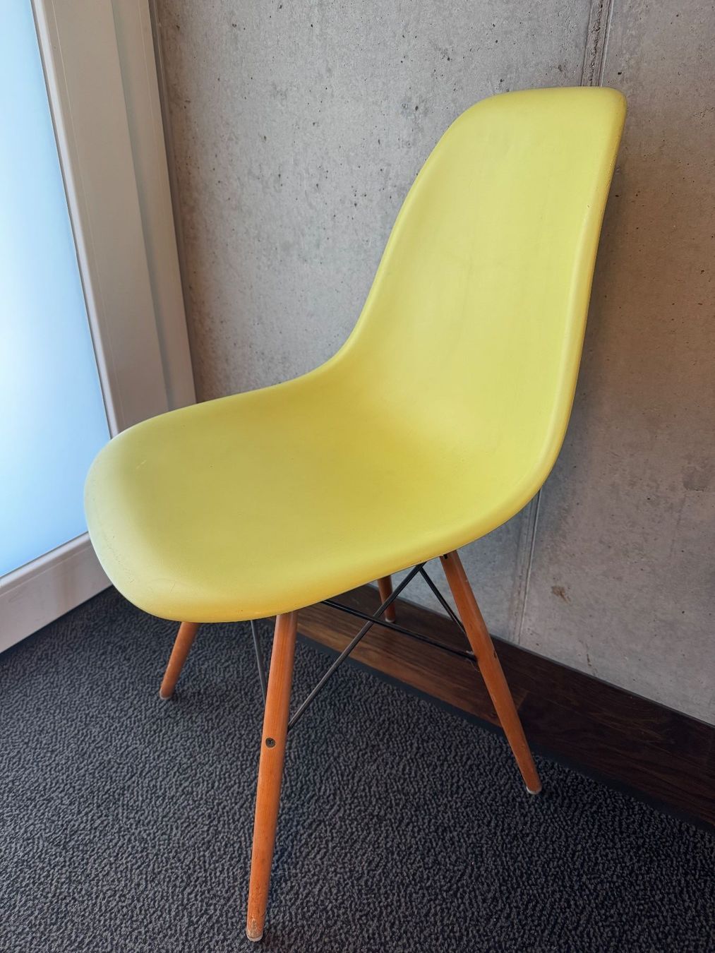 Vitra Sedie: ORIGINAL VITRA EAMES PLASTIC SIDECHAIR STUHL TOP DESIGN 4 x – Usato da Balterswil venduto da MR_FEELGOOD