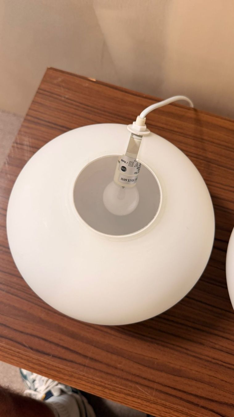 Lampade: Space Age Tischlampe in Kieselsteinform Opalglas, 2x – Usato da Rickenbach ZH venduto da Der-Insider 3