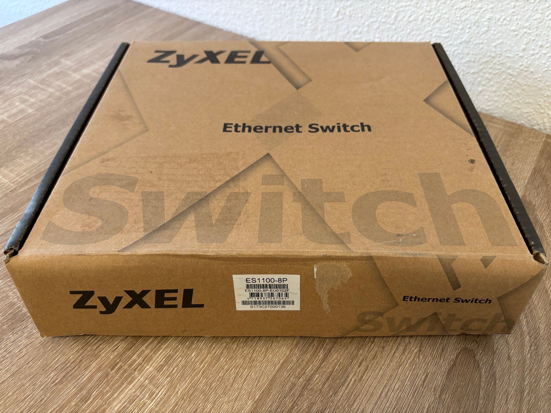 Zyxel Hub & Switch: Ethernet Switch Zyxel ES1100-8P – Nuovo e nell'imballaggio originale da Gordola venduto da ncr_2ggh