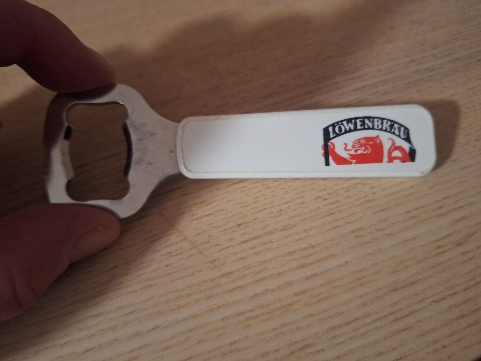 Küchengeräte: Flaschenöffner Löwenbräu Bier – Gebraucht aus Schaffhausen von RicardoSchaffhausen 1