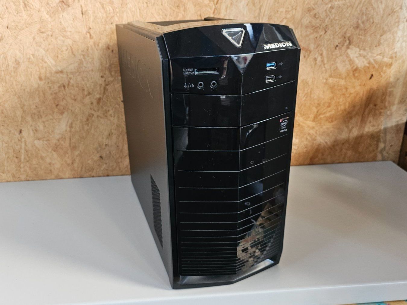 Medion PC: Medion Desktop-PC – Intel Core i3-4170, 4 GB RAM, Windows 10 – Usato da Koppigen venduto da Bracher_Mail-House