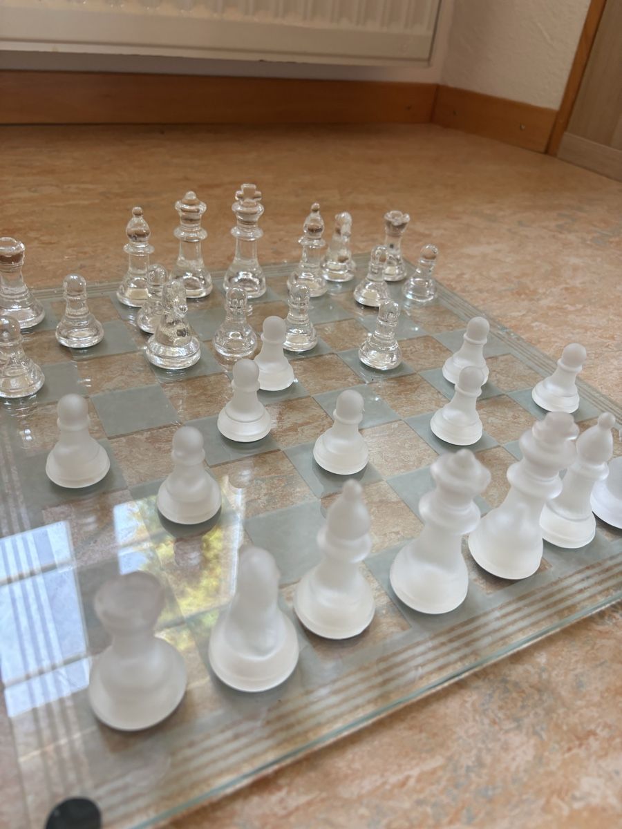 Jeux: Schach Spiel – D'occasion à Hilfikon par Elodie1990 1