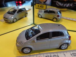 Toyota Jaris  1:43 (ohne Box) Welly     > (H9)