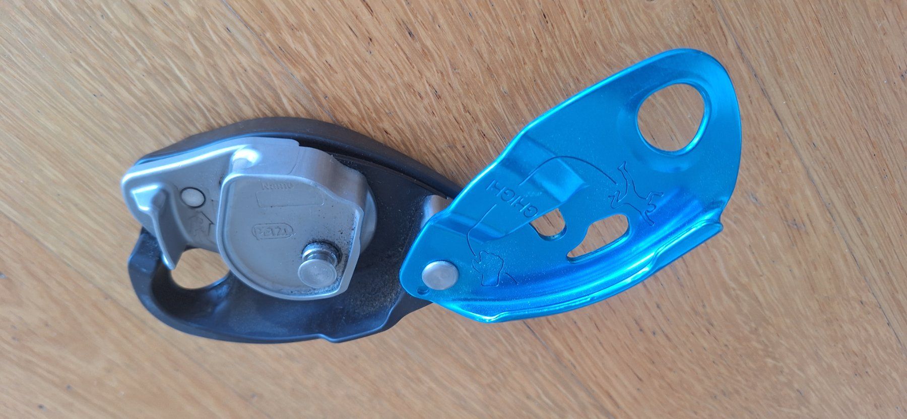 Attrezzatura da arrampicata: PETZL Grigri Sicherungsgerät – Usato da Hildisrieden venduto da Pilatusguck 3