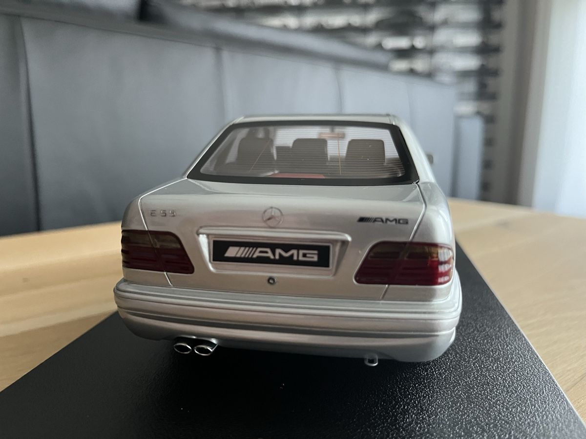 Otto Models Modellini d'auto: Mercedes-Benz E55 AMG 1/18 Ottomobile – Nuovo e nell'imballaggio originale da Léchelles venduto da Mlinspiration 4