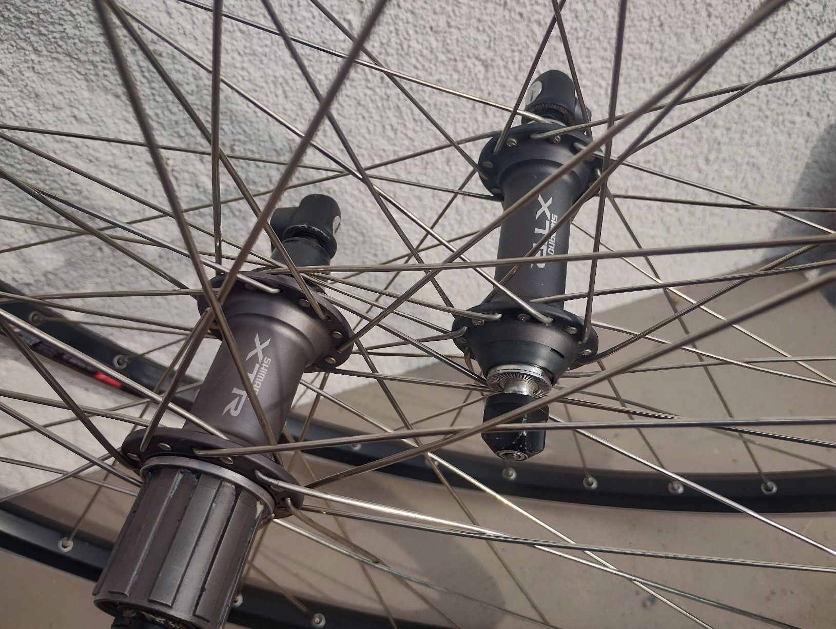 Pezzi di ricambio: Shimano XTR Laufradsatz 26" neu eingespeicht – Usato da Oetwil am See venduto da Kukuxumusu 1