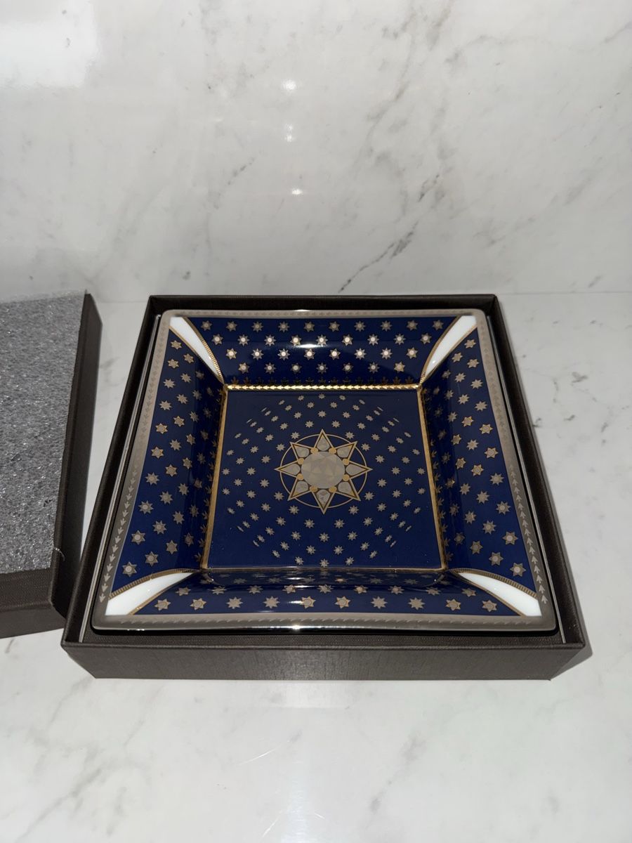 Piatti: Patek Philippe Hexagram Porcelain Limoges 2022 – Nuovo e nell'imballaggio originale da Genève venduto da MG7004 2