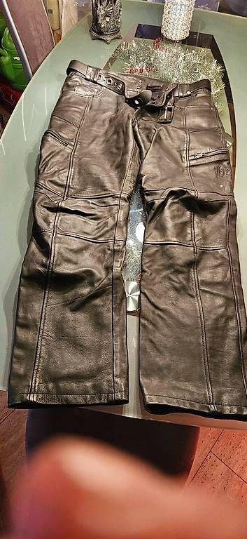 Pantaloni: Biker Lederhose von Held – Usato da Ittigen venduto da Auderset