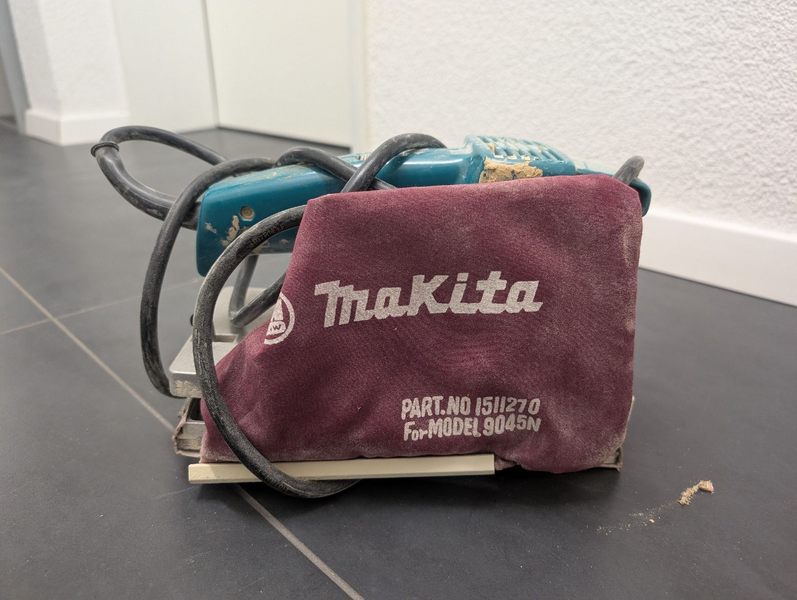 Makita Tutte le macchine: Makita 9045N finishing sander – Usato da Zug venduto da Ma_Fe_12