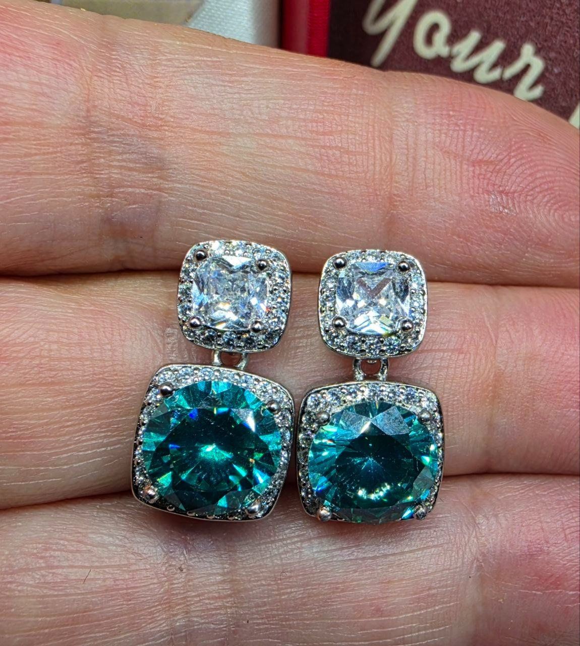 Ohrringe & -stecker: Boucles d'oreille argent avec zircons – Neu und originalverpackt aus Reconvilier von Tsma67