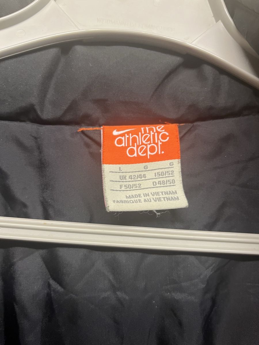 Nike Giacche: Nike Jacke Gr. L schwarz – Usato da Luzern venduto da lou_p8qb 1