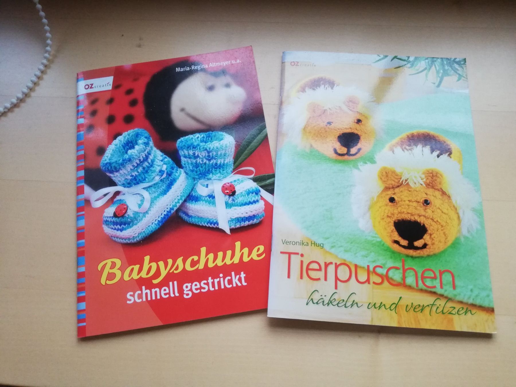Libri: 2 Hefte Babyschuhe häkeln und stricken – Usato da Abtwil SG venduto da Tonisberg