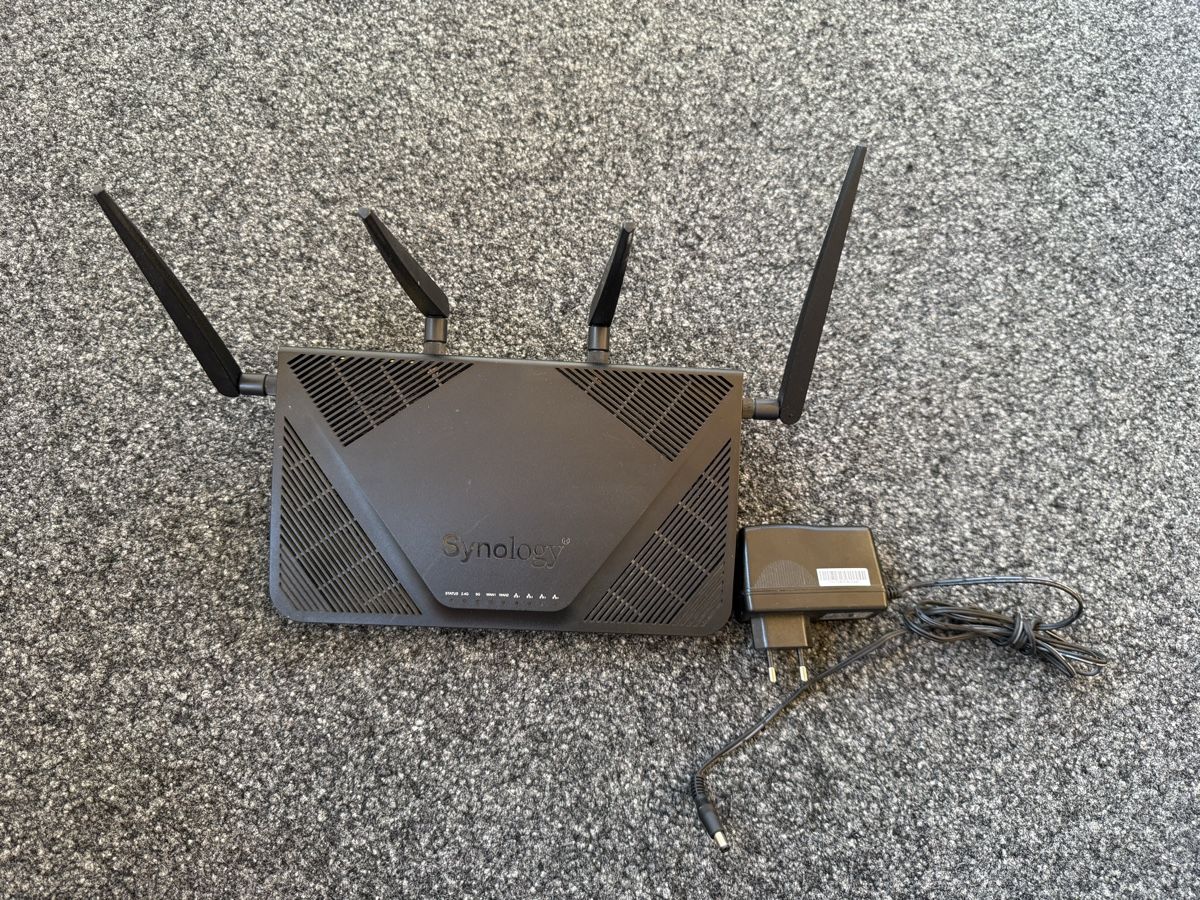Synology Modems & Routeurs: Synology RT2600ac Router – D'occasion à Oberwald par koramamtk