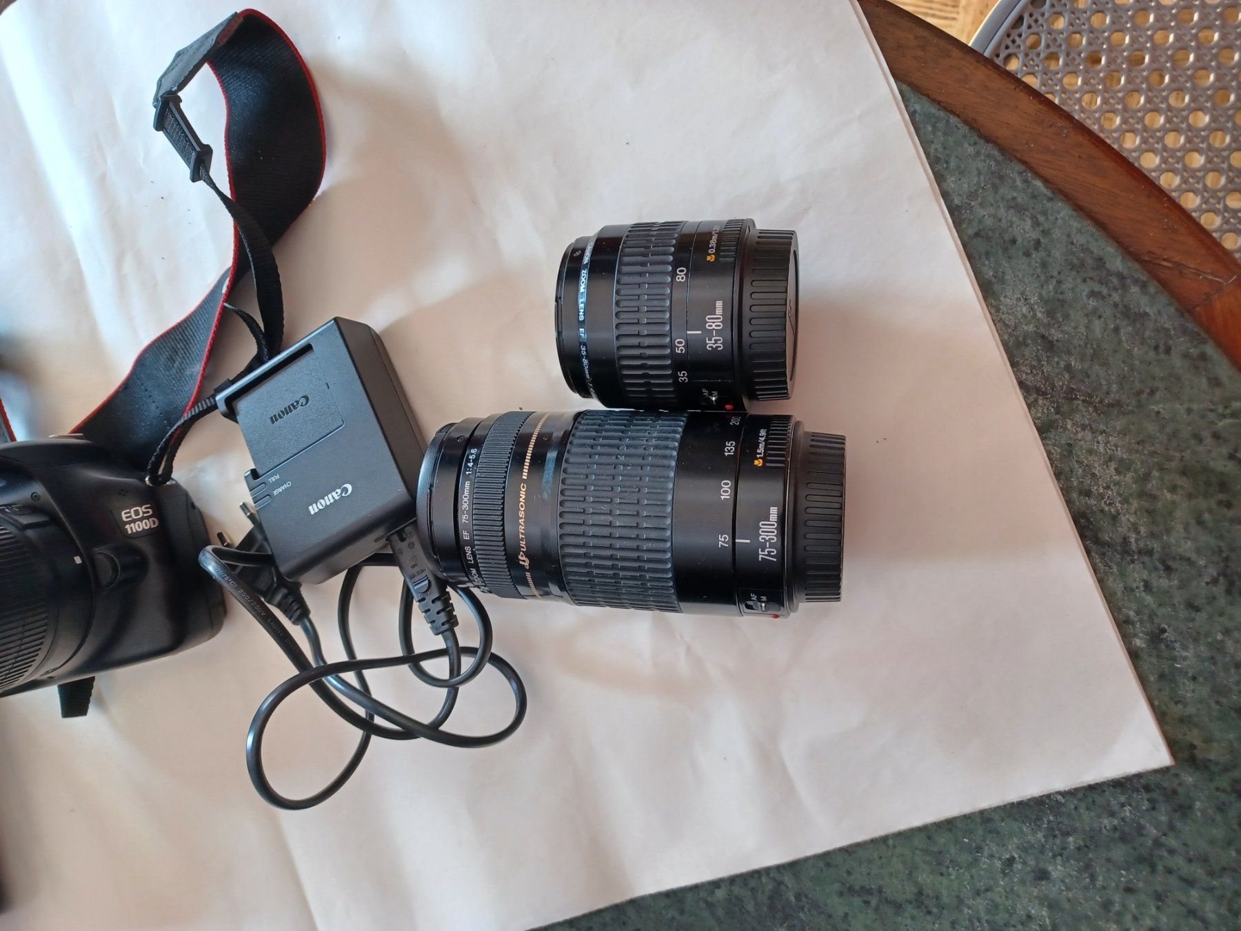 Canon Appareil photo: CANON EOS 1100 D    CANON EOS 300 D + 2 ZOOM – Défectueux à LUZERN par picci01 3